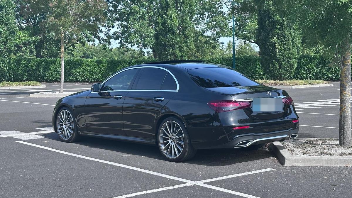 Arrière de la berline Mercedes Classe E